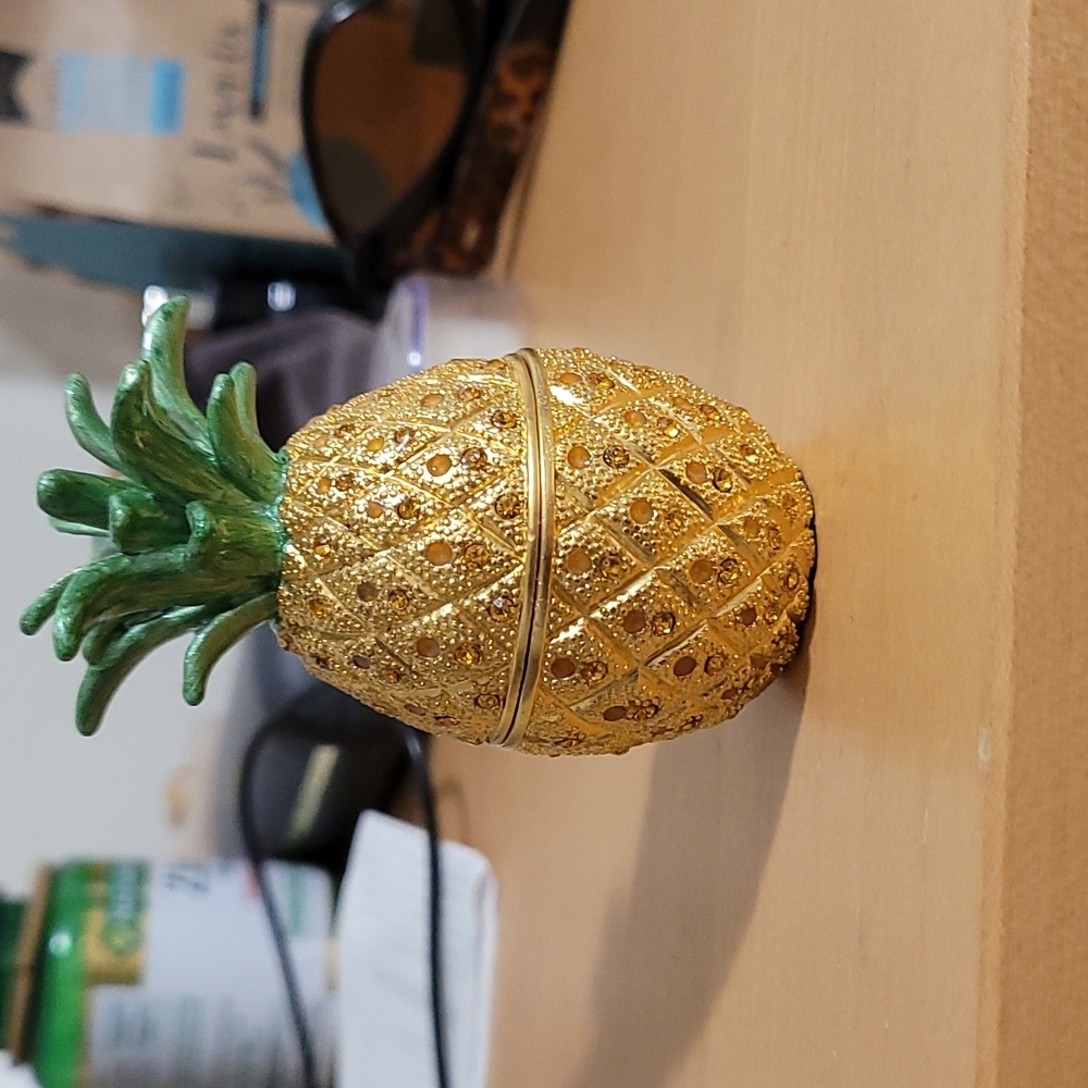 Pineapple jewelry holder